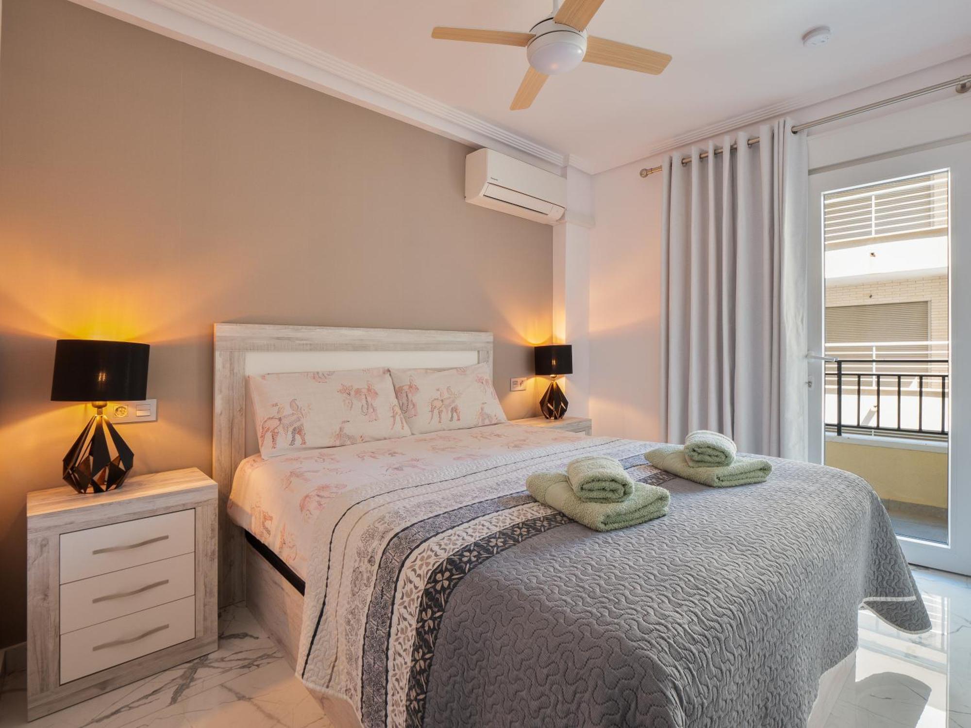 Apolo Beach Front - Sea View Luxury Apartment Torrevieja Eksteriør billede